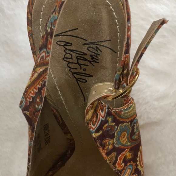 Very Volatile wedge 8 NWOT - Picture 5 of 6